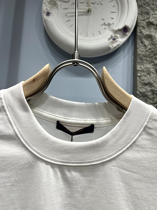 ルイヴィトンクラシックロゴ半袖Tシャツ