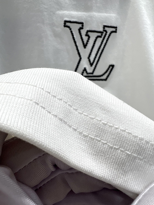 ルイヴィトンクラシックロゴ半袖Tシャツ