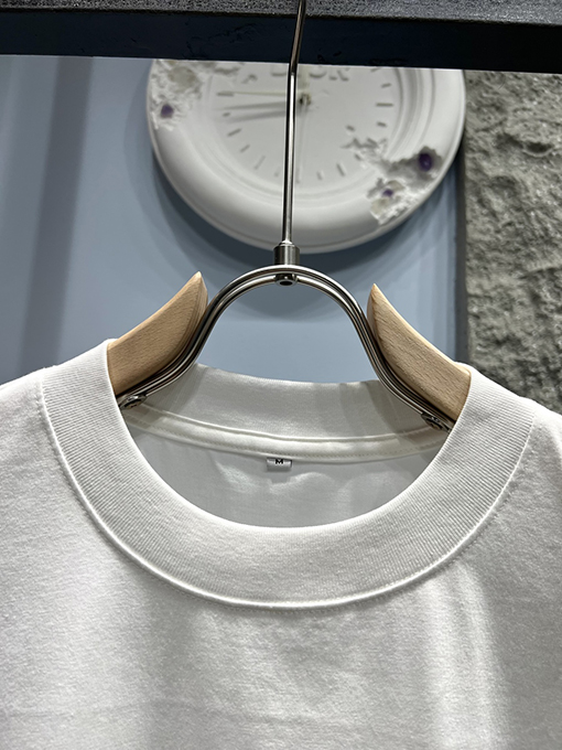 バレンシアガ新しいパール文字ロゴ半袖Tシャツ