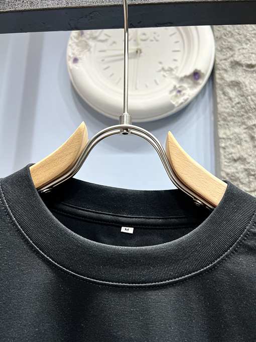 バレンシアガ新しいパール文字ロゴ半袖Tシャツ