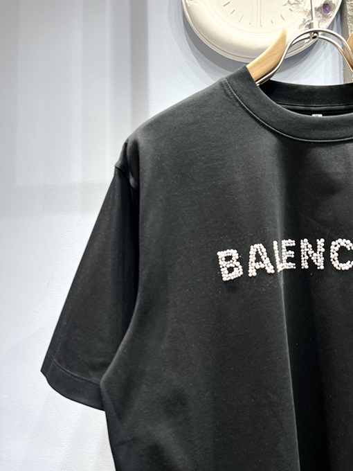 バレンシアガ新しいパール文字ロゴ半袖Tシャツ