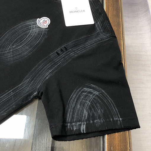 モンクレールクルーネック半袖Tシャツ