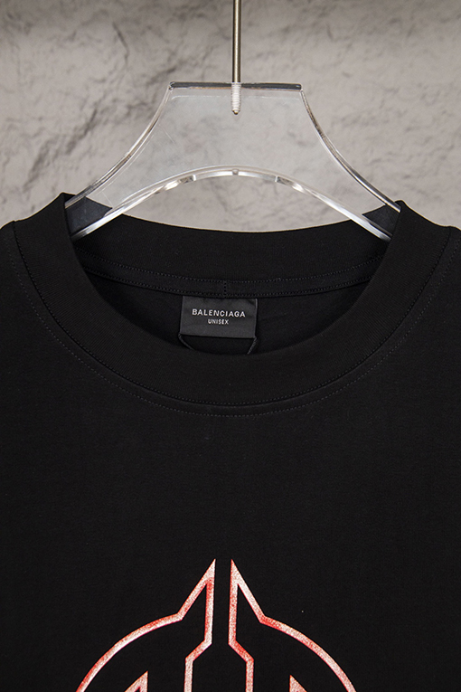 バレンシアガ反転パターン破裂プリントロゴ半袖Tシャツ