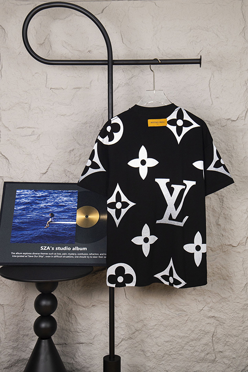ルイヴィトングラデーションロゴフルプリントTシャツ