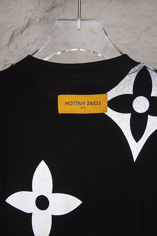 ルイヴィトングラデーションロゴフルプリントTシャツ