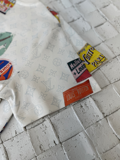 ルイヴィトンレディースプリントバッジチェーン半袖Tシャツ
