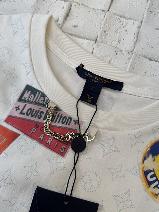 ルイヴィトンレディースプリントバッジチェーン半袖Tシャツ