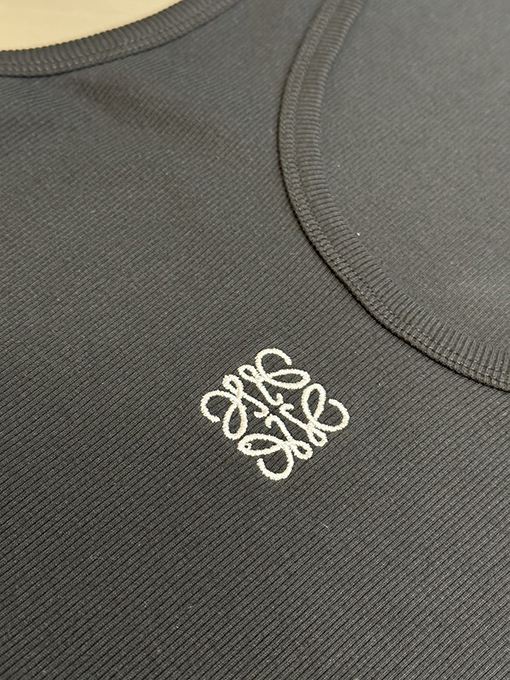 ロエベアナグラム刺繍ベスト