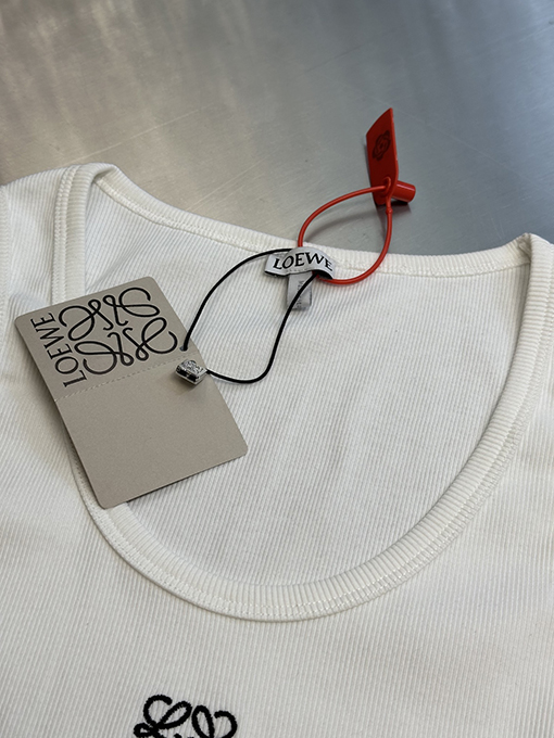 ロエベアナグラム刺繍ベスト
