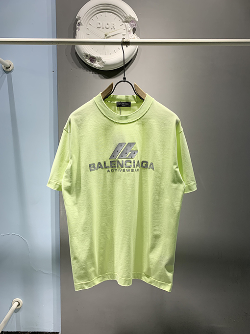 バレンシアガ ねじプリントTシャツ