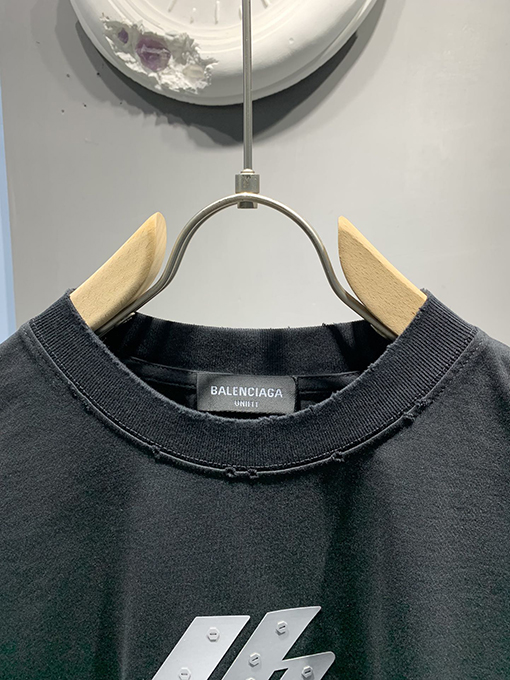 バレンシアガ ねじプリントTシャツ
