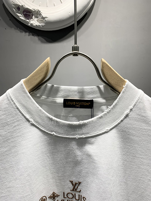 ルイヴィトンロゴフォームTシャツ