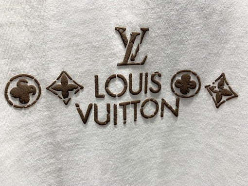 ルイヴィトンロゴフォームTシャツ