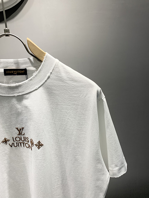 ルイヴィトンロゴフォームTシャツ