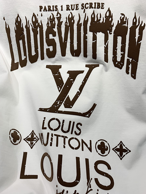 ルイヴィトンロゴフォームTシャツ