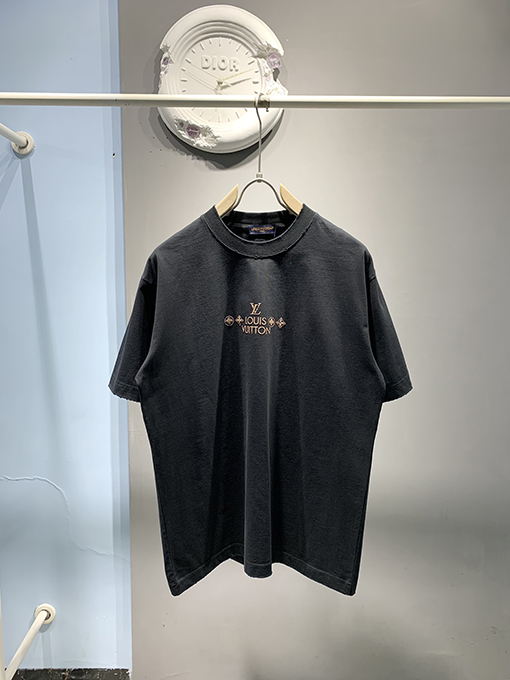 ルイヴィトンロゴフォームTシャツ