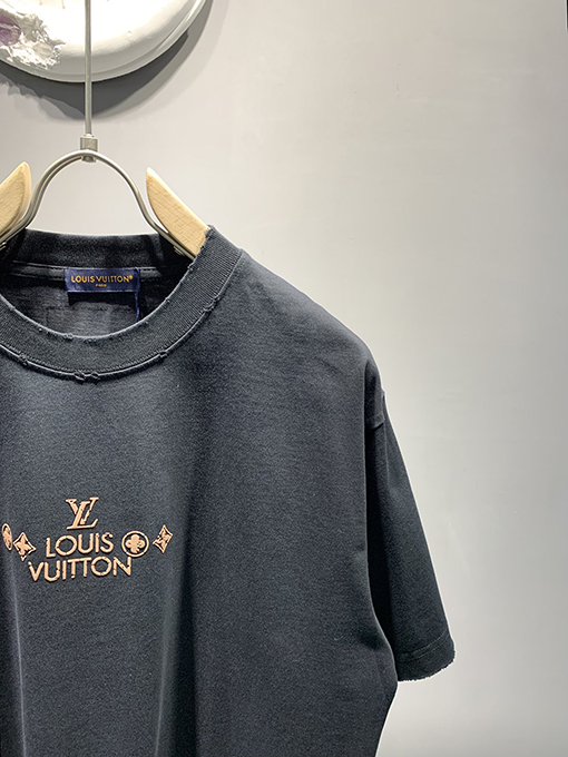 ルイヴィトンロゴフォームTシャツ