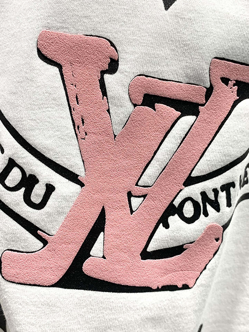 ルイヴィトンロゴプリントTシャツ