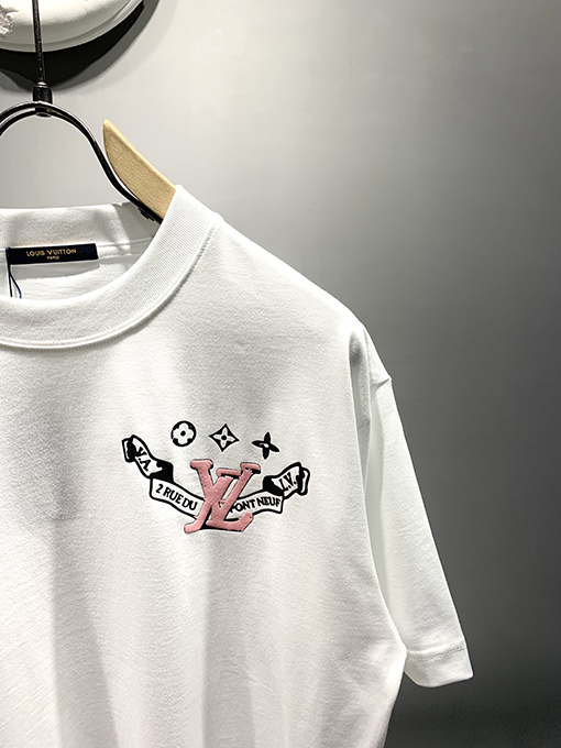 ルイヴィトンロゴプリントTシャツ