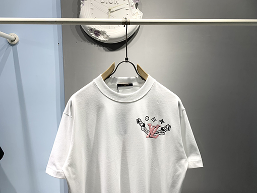 ルイヴィトンロゴプリントTシャツ
