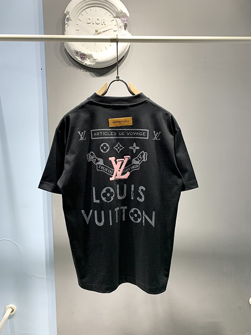 ルイヴィトンロゴプリントTシャツ