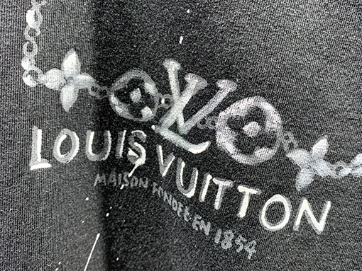 ルイヴィトン2025ssの手描きインクTシャツ