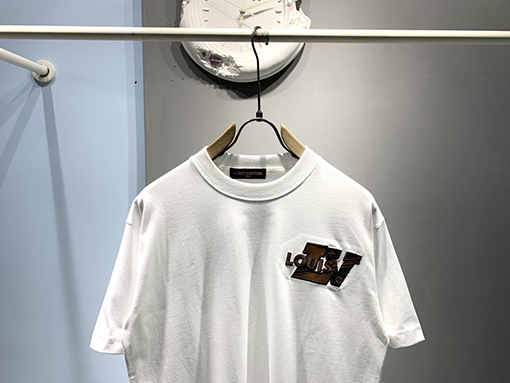 ルイヴィトン新しいロゴの刺繍Tシャツ