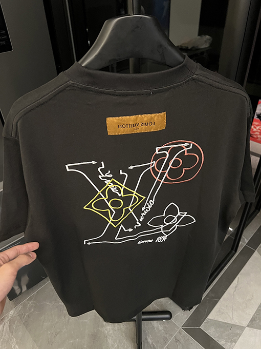 ルイヴィトン25SSカラフルな文字刺繍半袖Tシャツ