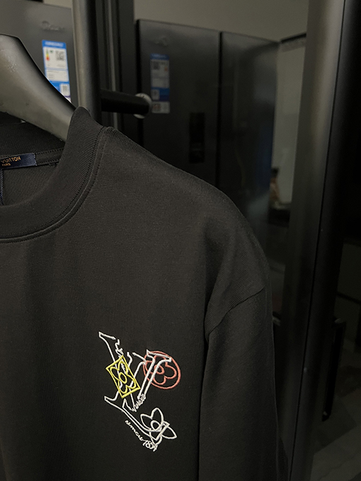 ルイヴィトン25SSカラフルな文字刺繍半袖Tシャツ