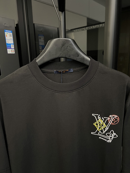 ルイヴィトン25SSカラフルな文字刺繍半袖Tシャツ