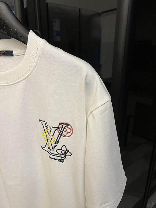 ルイヴィトン25SSカラフルな文字刺繍半袖Tシャツ