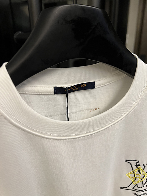 ルイヴィトン25SSカラフルな文字刺繍半袖Tシャツ