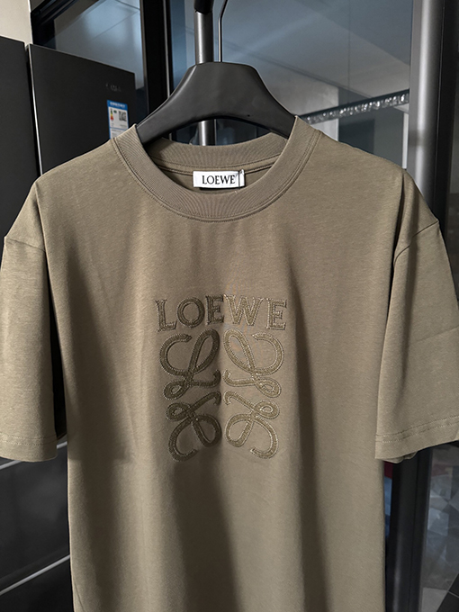 ロエベ公式サイト大きなロゴレーザーパッチ刺繍半袖シャツ