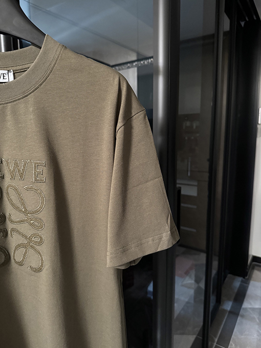 ロエベ公式サイト大きなロゴレーザーパッチ刺繍半袖シャツ