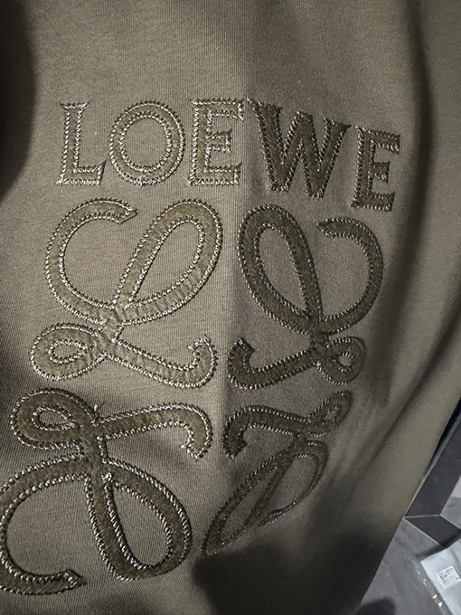 ロエベ公式サイト大きなロゴレーザーパッチ刺繍半袖シャツ