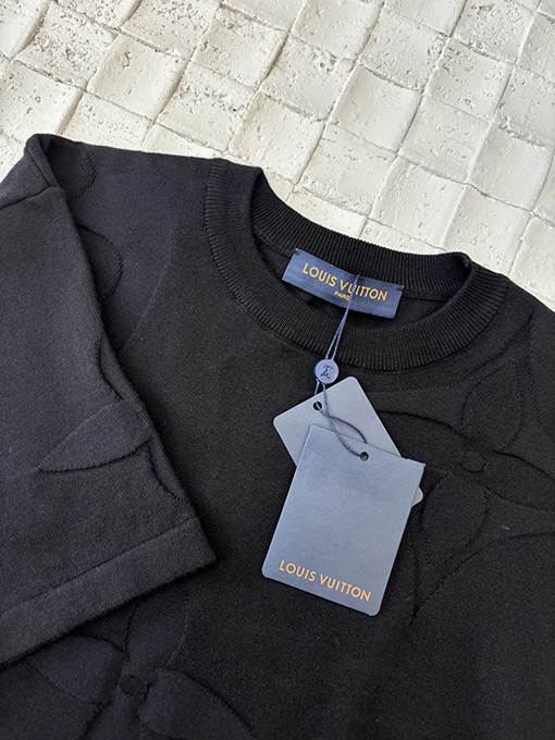 ルイヴィトンスーパーコピー黒い花のラウンドネックニット半袖Tシャツ