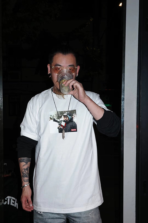 シュプリームコピーSUPREME X 40 ACRES コラボコレクションSS25 SPIKE TEEキャラクタープリント半袖シャツ