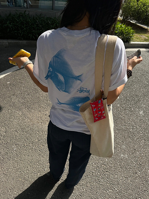 STUSSY SS25 X-RAY FISHIN TEE フィッシュボーンTシャツ