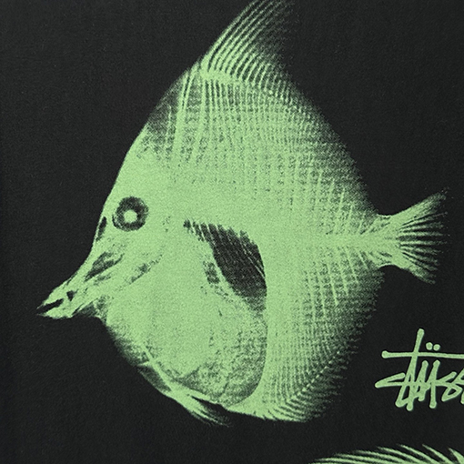 STUSSY SS25 X-RAY FISHIN TEE フィッシュボーンTシャツ