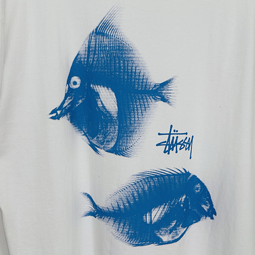 STUSSY SS25 X-RAY FISHIN TEE フィッシュボーンTシャツ