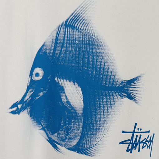STUSSY SS25 X-RAY FISHIN TEE フィッシュボーンTシャツ
