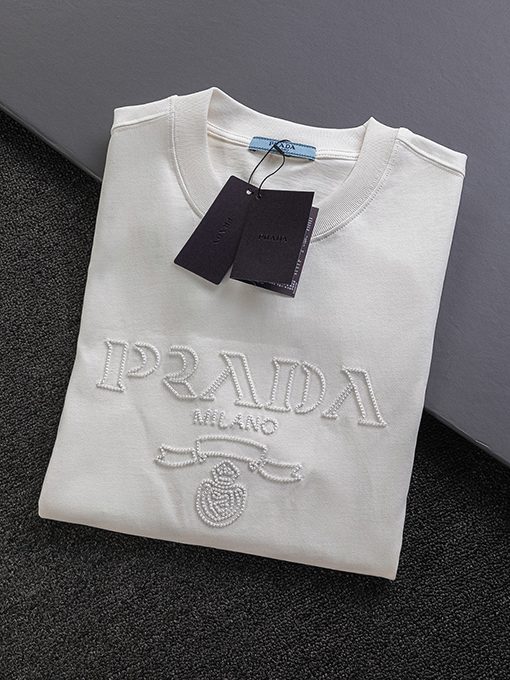 プラダ胸に空いた文字トーテム刺繍半袖Tシャツ
