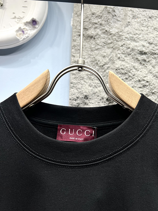 グッチスーパーコピー新しいスタンプロゴ半袖Tシャツ