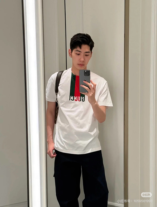 グッチプリントロゴ半袖Tシャツ