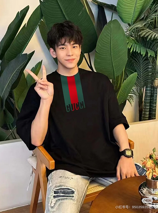 グッチプリントロゴ半袖Tシャツ