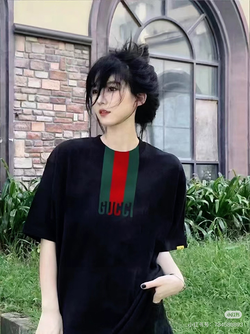 グッチプリントロゴ半袖Tシャツ
