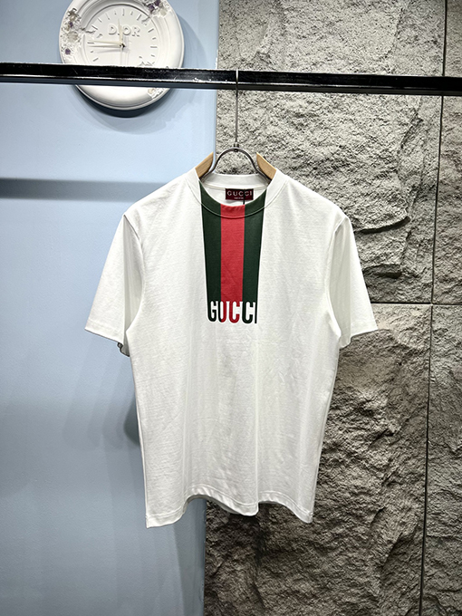 グッチプリントロゴ半袖Tシャツ