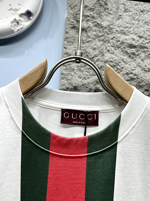 グッチプリントロゴ半袖Tシャツ