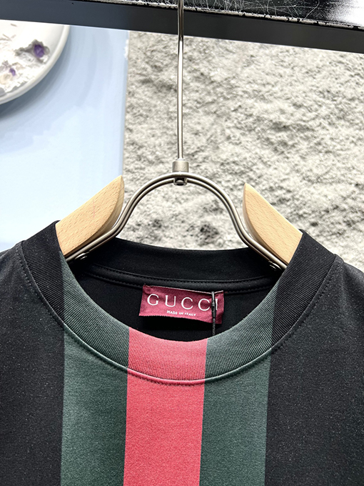 グッチプリントロゴ半袖Tシャツ