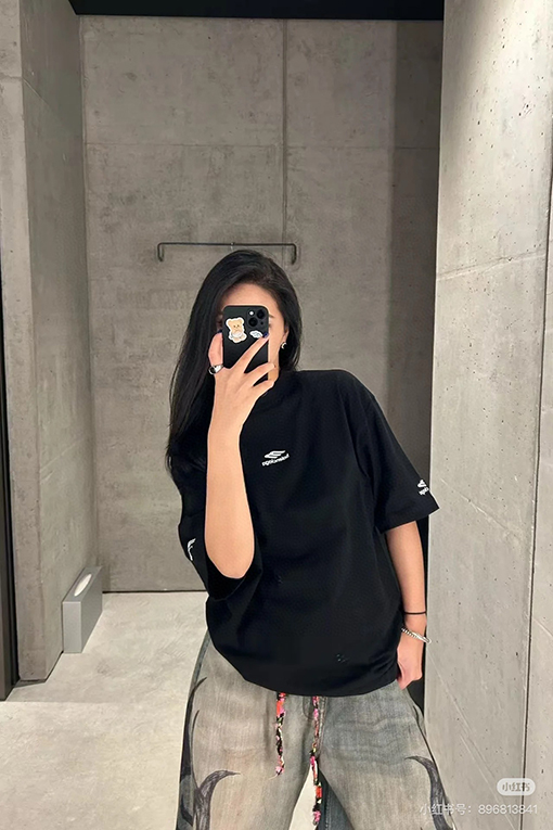 バレンシアガスキー刺繍ロゴ半袖Tシャツ
